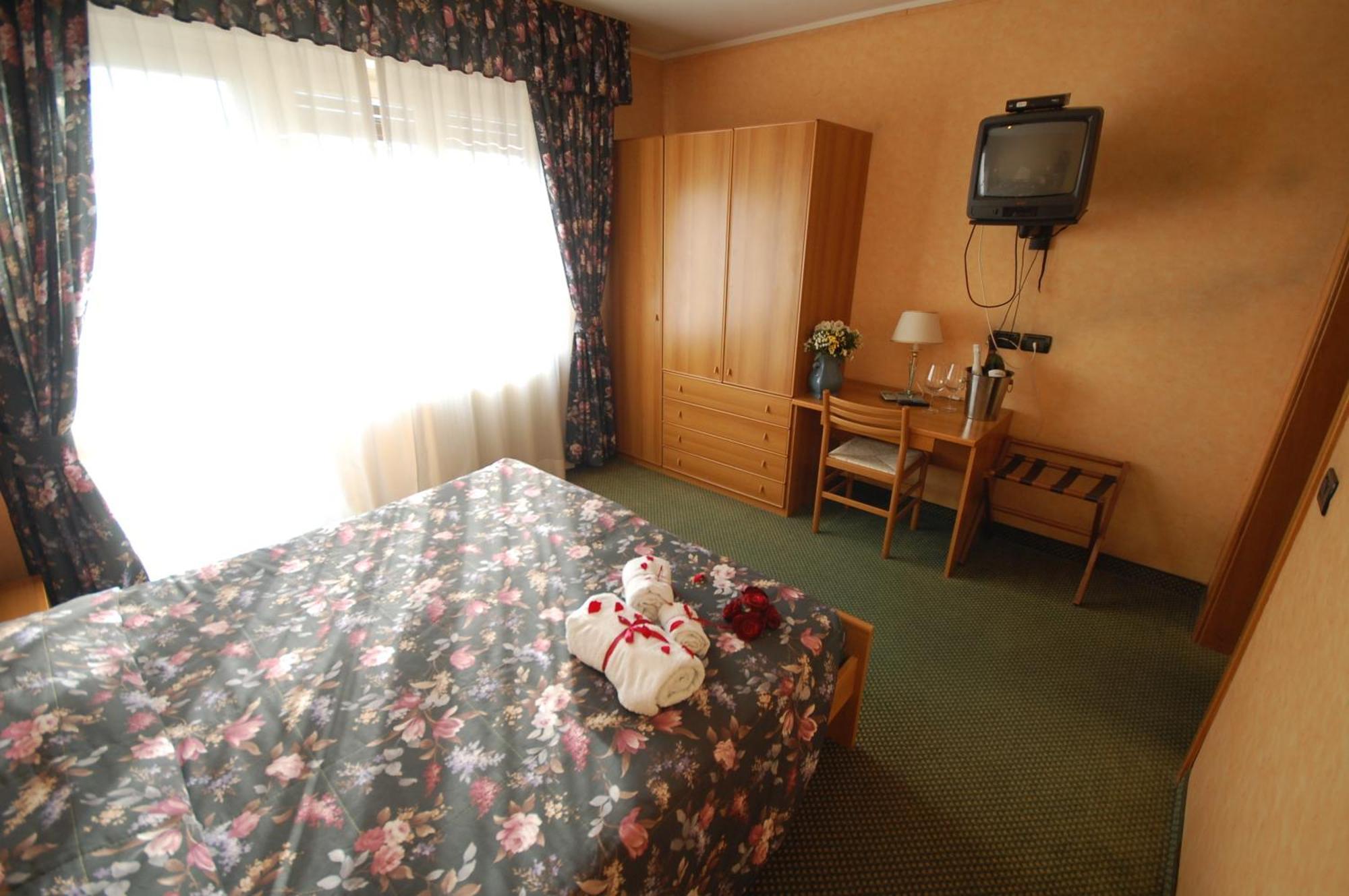 Chalet Fiocco Di Neve Пинцоло Номер фото
